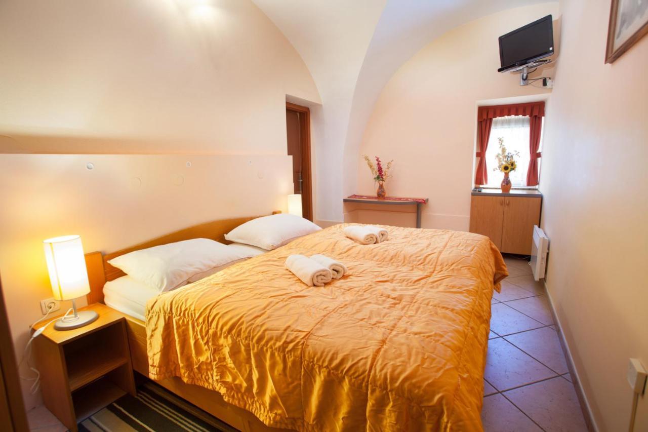 Apartma Na Starem Placu Idrija Ngoại thất bức ảnh